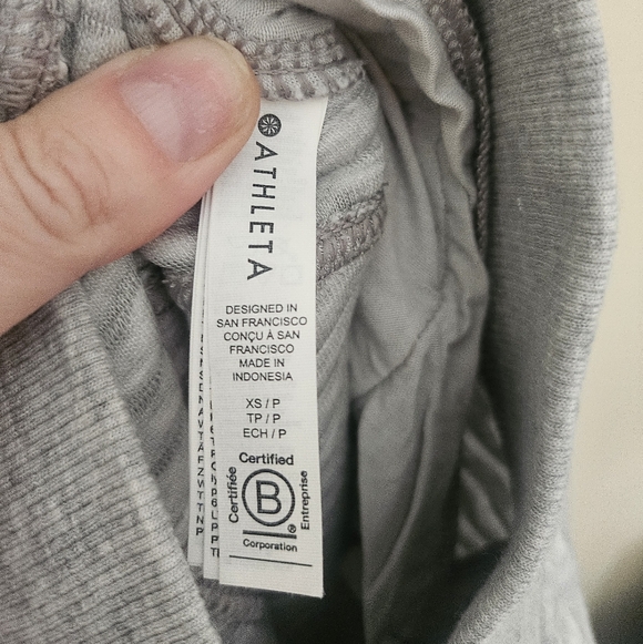 Athleta Barrel Leg Ribbed Quilted Cropped Sweatpants Joggers, Gray, XS Petite - Picture 8 of 9